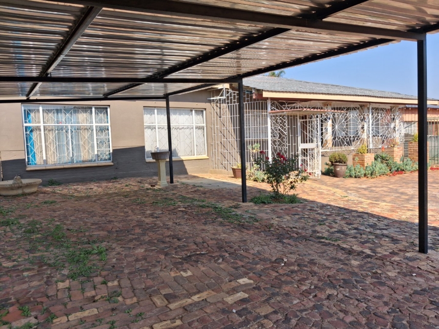 4 Bedroom Property for Sale in Elandia North West